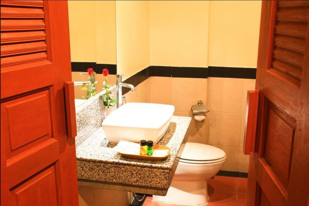 Honey Resort, Kata Beach Екстериор снимка